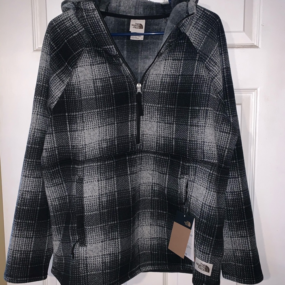 New North Face fleece pullover